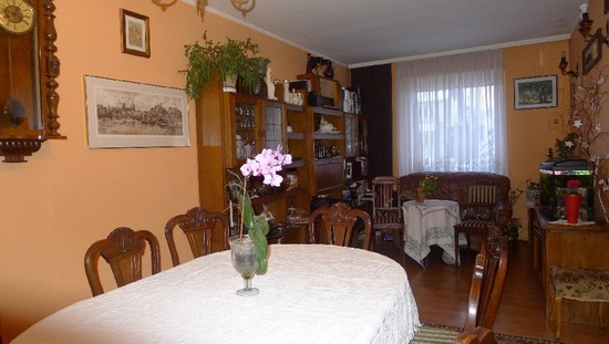 <h2>Dom z dusz� </h2> <h3>Cena: 699.000,00 </h3> <a href='index.cgi?action=11&cmd=VDT_EDIT&idn=788'>Wi�cej...</a>