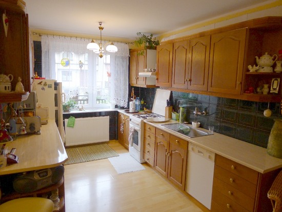 <h2>Dom do wynaj�cia </h2> <h3>Cena: 2.800,00 </h3> <a href='index.cgi?action=11&cmd=VDT_EDIT&idn=814'>Wi�cej...</a>
