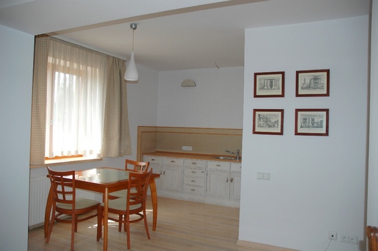 <h2>Dom wolnostoj�cy o dw�ch niezale�nych mieszkaniach</h2> <h3>Cena: 990.000,00 </h3> <a href='index.cgi?action=11&cmd=VDT_EDIT&idn=823'>Wi�cej...</a>