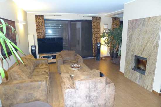 <h2>Atrakcyjny dom do wynaj�cia</h2> <h3>Cena: 3.500,00 </h3> <a href='index.cgi?action=11&cmd=VDT_EDIT&idn=840'>Wi�cej...</a>